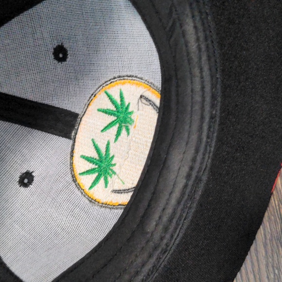 Brand Unknown Flat Bill Black Smiley Face Snapback Hat - Picture 5 of 5